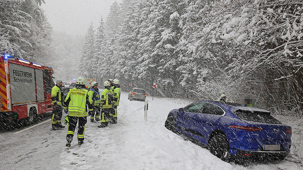 Unfall mit drei Autos auf B21 bei Schneizlreuth