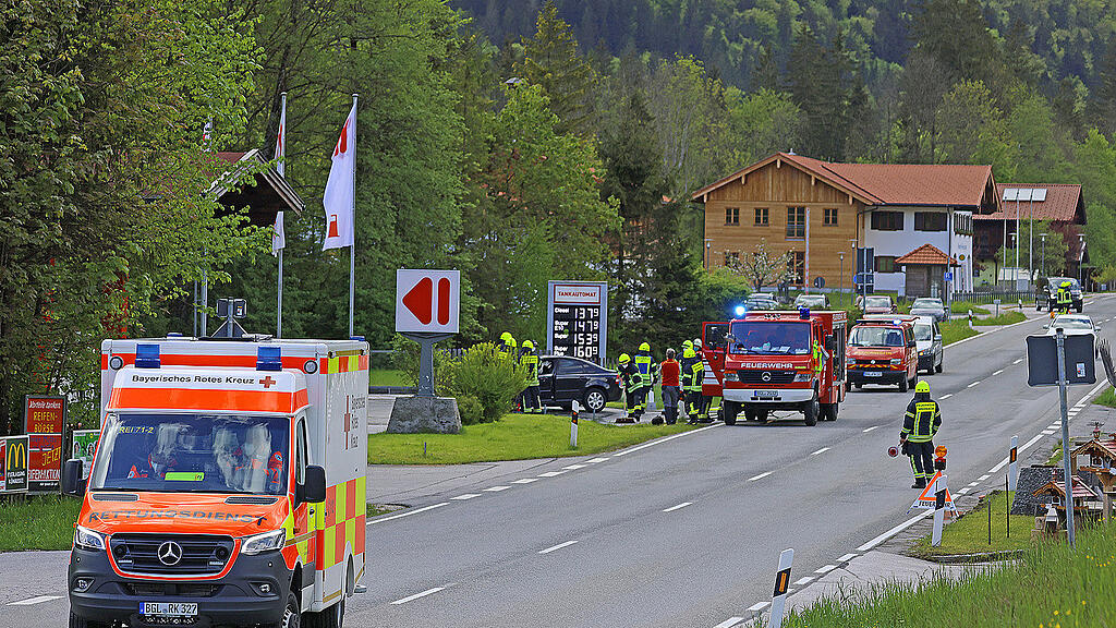 Schneizlreuth: Brennendes Auto auf Tankstelle