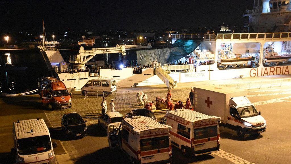 Migranten verlassen "Diciotti"
