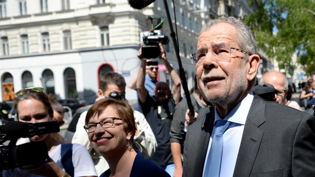 BP-Wahl: Stimmabgabe Alexander Van der Bellen