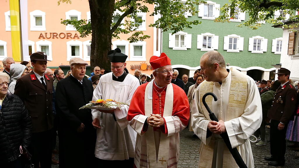 Bad Hofgastein feiert Erntedankfest und Altarweihe
