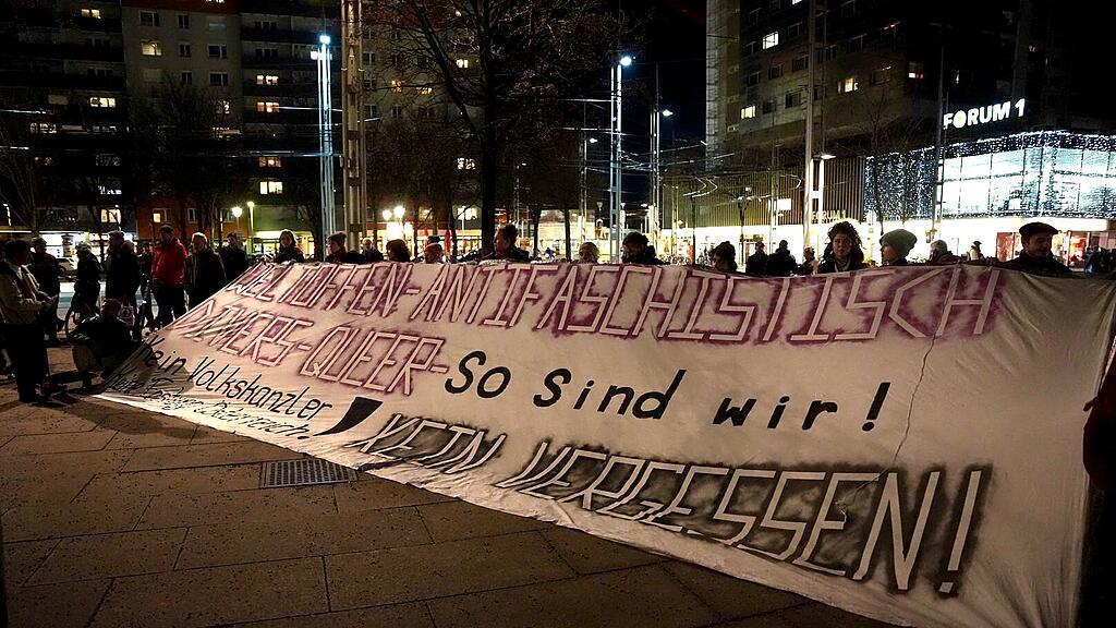 Demo gegen Blau-Schwarz, Salzburg
