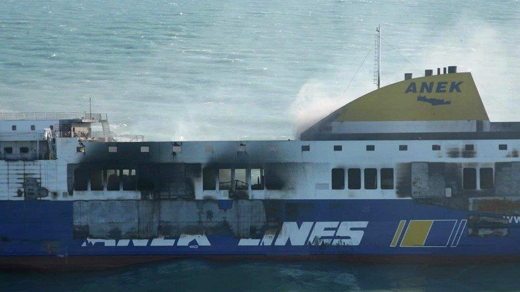 Norman Atlantic: Fähre wird abgeschleppt, Passagiere kommen an
