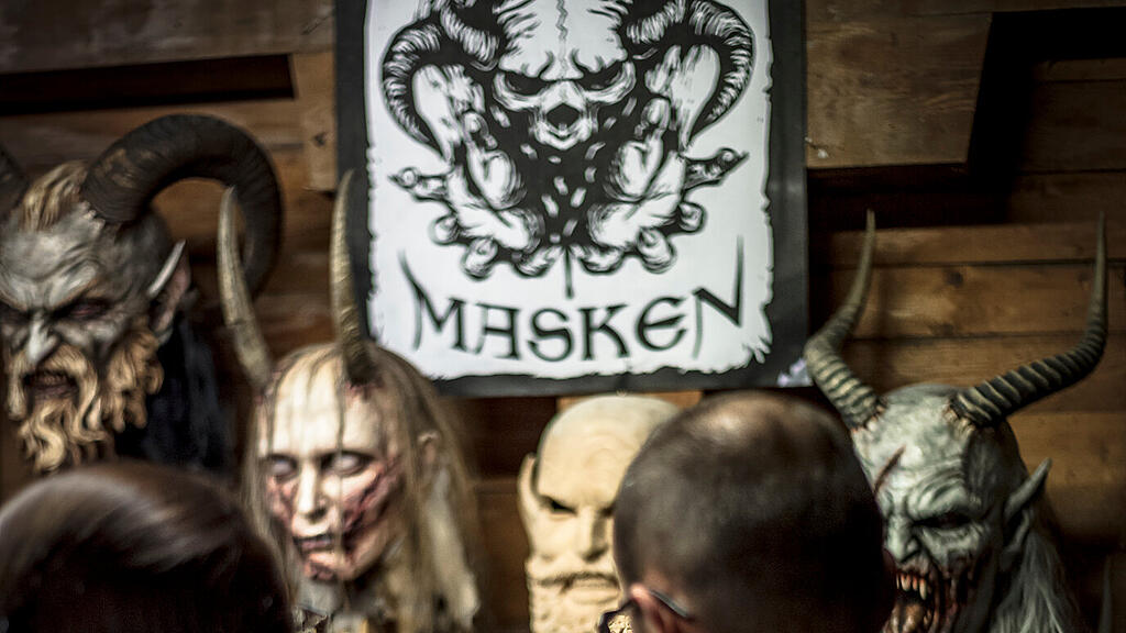Maskenausstellung Hallein
