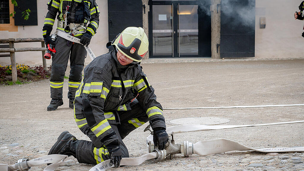 Feuerwehr-Übung auf der Festung, II