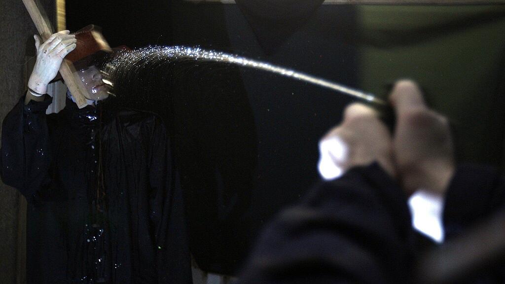 Symbolbild: Eine 59-Jährige attackierte am Freitag einen Mann mit Pfefferspray.