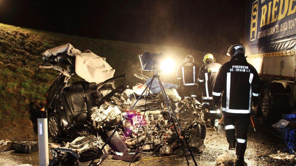 Zwei Tote bei Crash auf B178 in Tirol