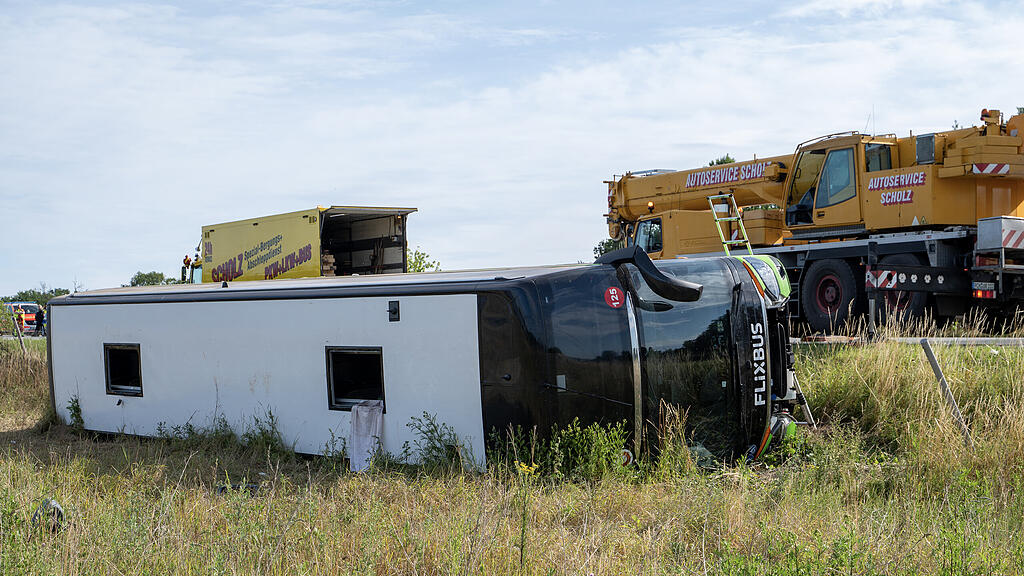 Flixbus-Unfall am Weg nach Wien mit 20 Verletzten