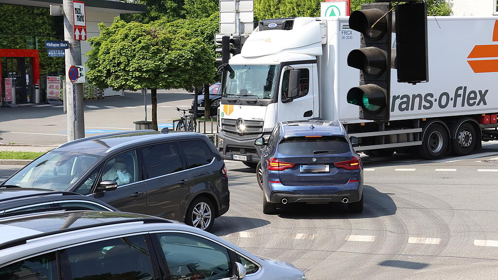 Asphaltierungsarbeiten Hofhaymer Allee und Nonntaler Hauptstraße
