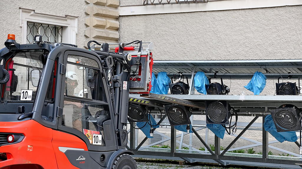 20230609_fmt_Der_Aufbau_der_Jedermann-Bühne_hat_begonnen_KJ021.JPG
