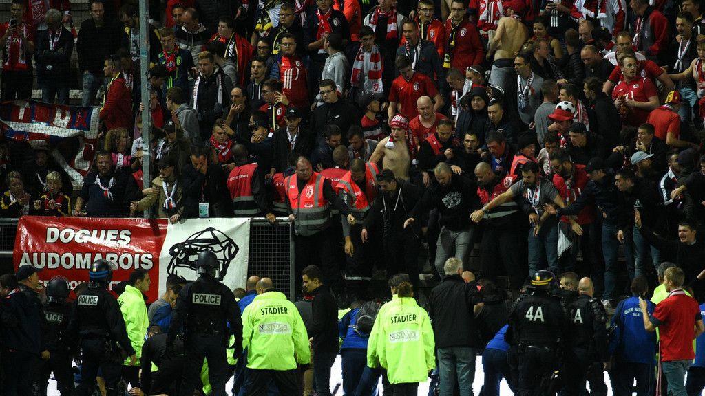 Tribünenabsperrung gibt nach: Verletzte in Amiens