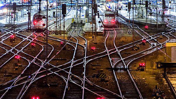 Die Züge mussten wegen des Sturms still stehen