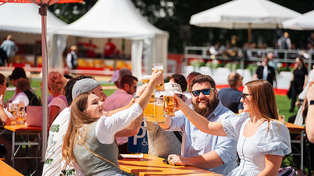 Maibaumaufstellen Stiegl-Brauwelt