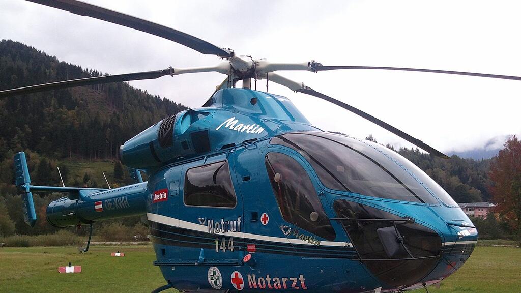 Der verletzte 22-Jährige wurde mit dem Rettungshubschrauber Martin6 ins Spital nach Zell am See geflogen.