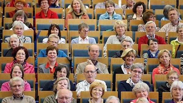Ältere Menschen werden geistig stärker gefordert