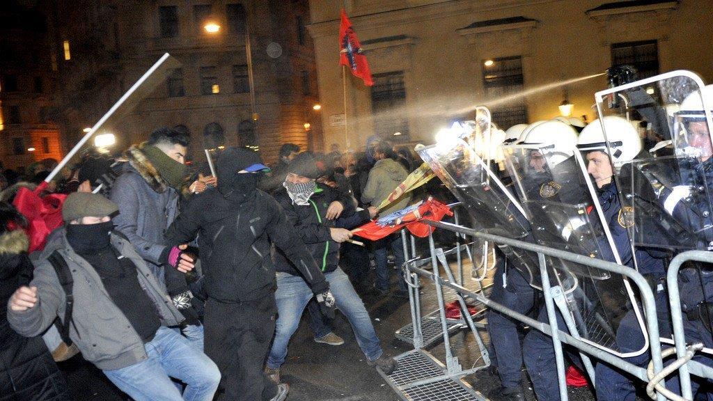 Ausschreitungen bei Demos gegen Akademikerball 2014