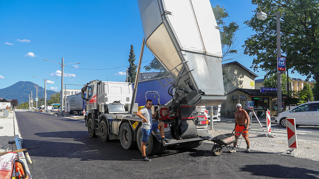 Münchner Bundesstraße: Asphaltierung