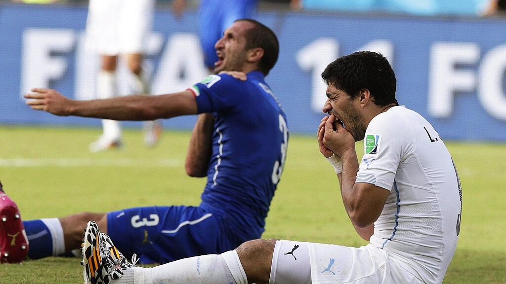 Suarez beißt zu - der bisher größte Skandal der WM.