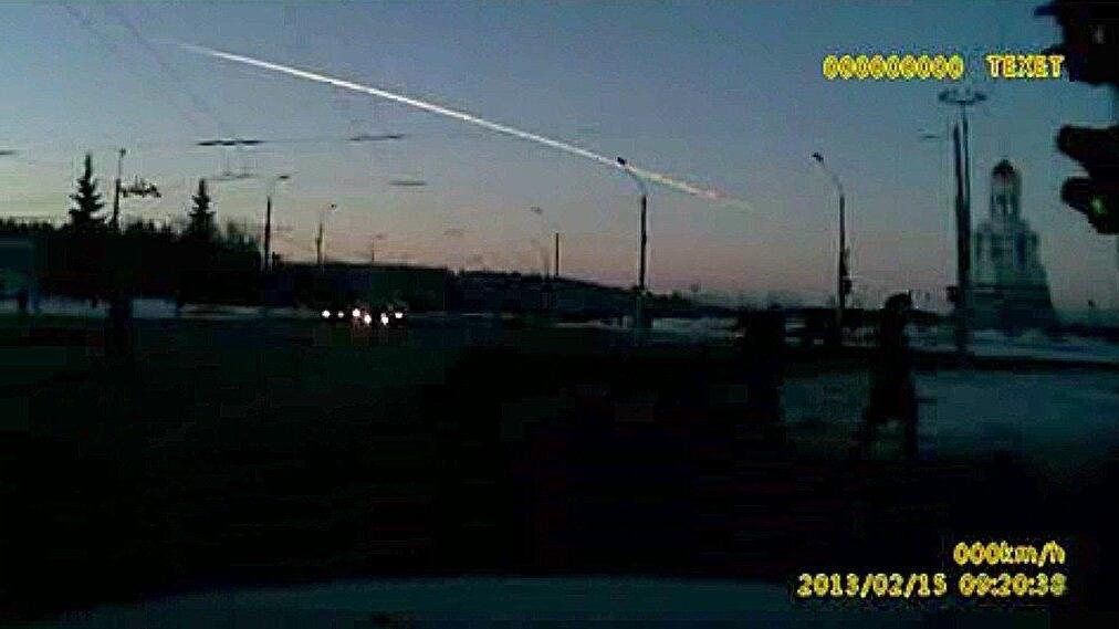 Meteorit schlägt in Russland ein: Bilder von Amateurfilmern