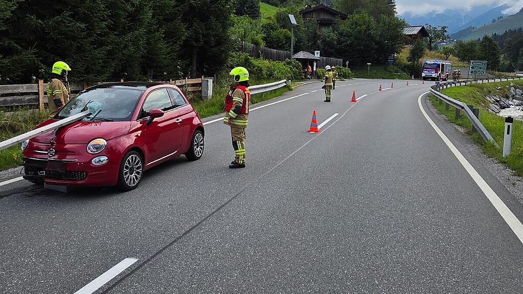 Unfall in Maria Alm: Holzlatte bohrt sich durch Windschutzscheibe