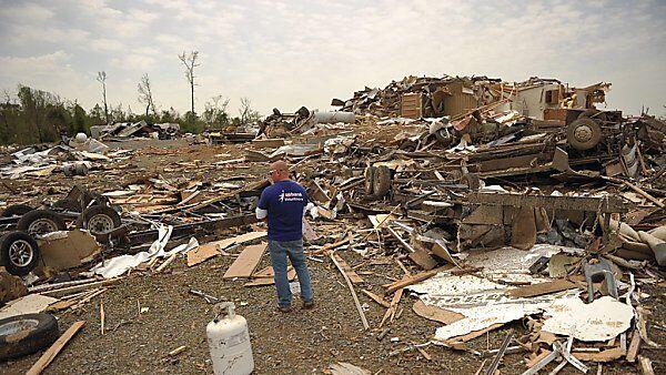 Tornado ließ stellenweise nur Trümmer zurück