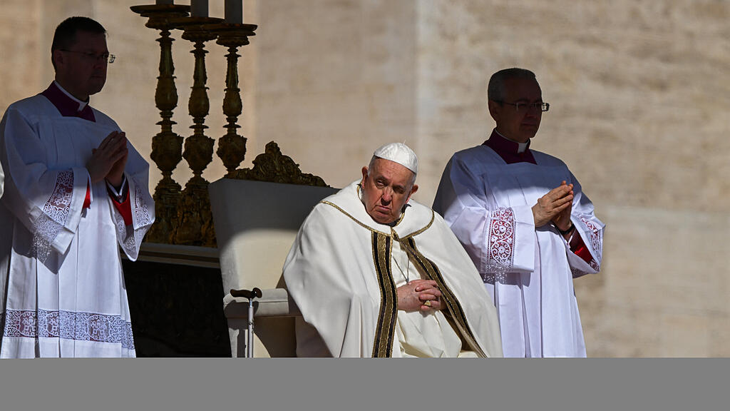 Papst erteilt Segen "Urbi et Orbi"