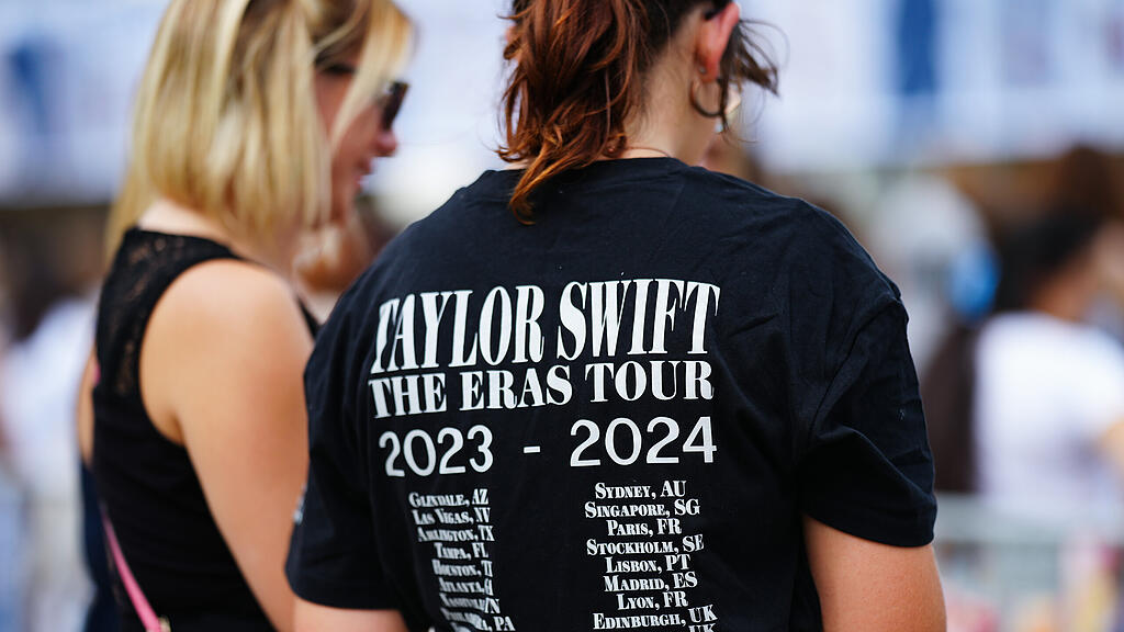 VOR TAYLOR SWIFT-KONZERT: "TAYLOR SWIFT THE ERAS TOUR?: MERCHANDISE