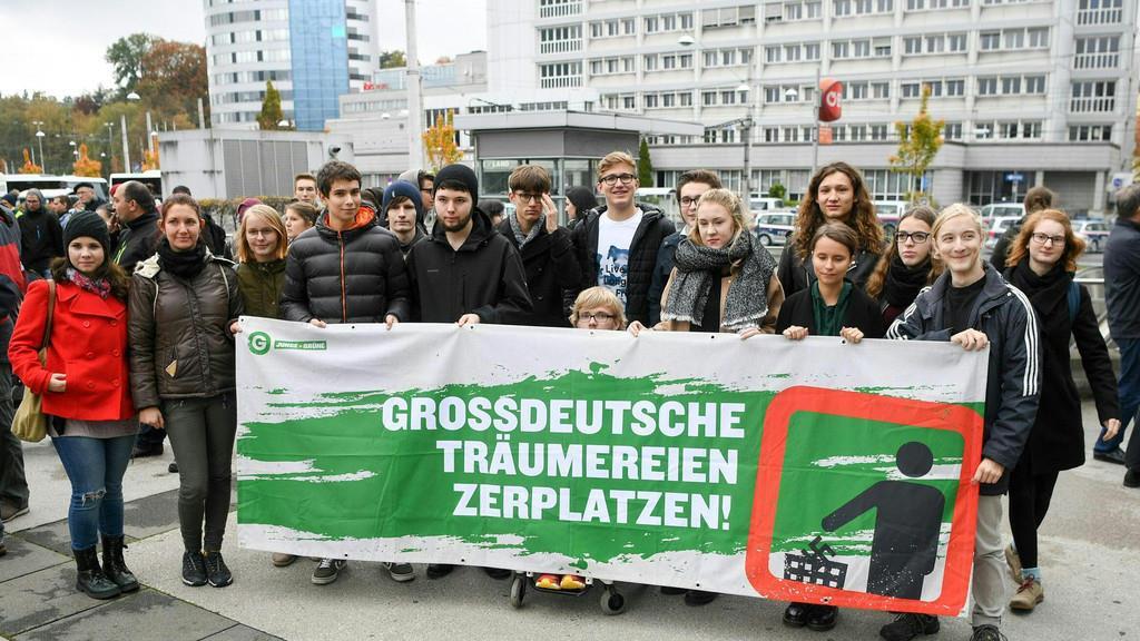 "Verteidiger Europas": Gegendemo