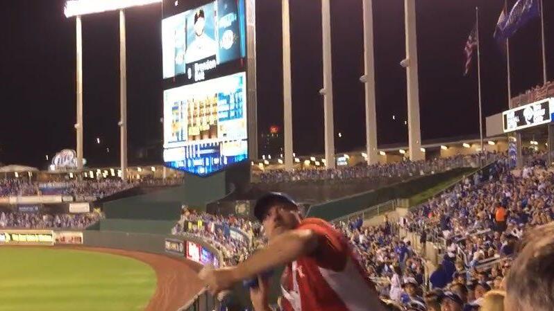 Beim Baseball haben sogar die Erdnussverkäufer einen Super-Wurfarm.