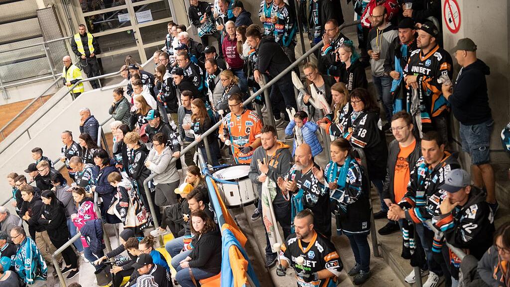 Eishockey: Liga-Auftakt - Black Wings Linz vs. RB Salzburg