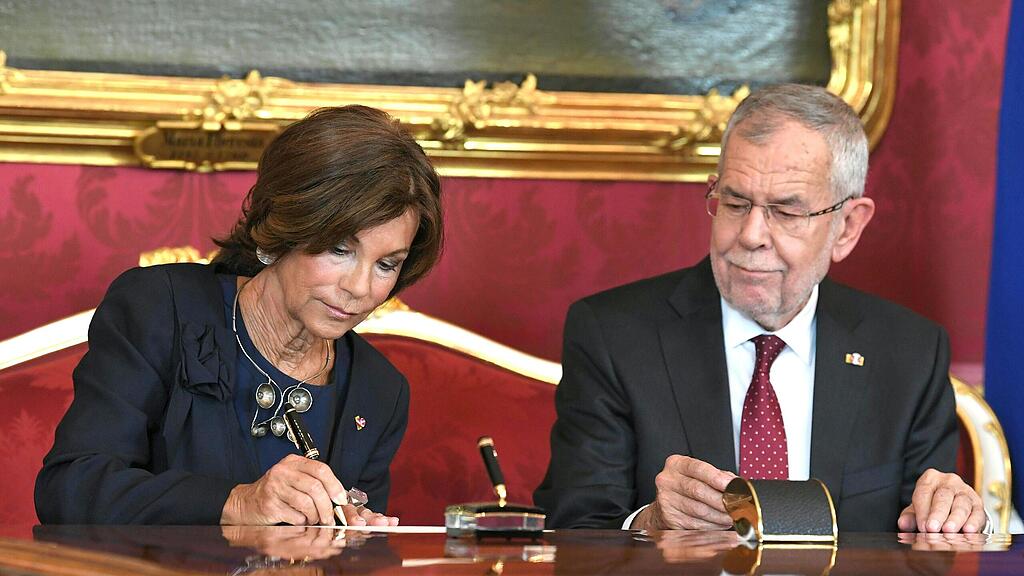 Übergangsregierung angelobt