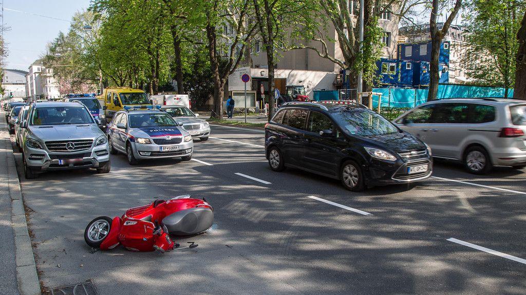 Schwarzstraße: Roller vs. Pkw