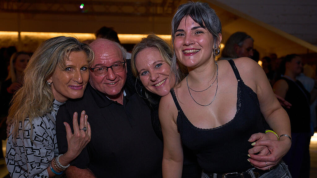 \u00dc30 DE LUXE SINGLE PARTY