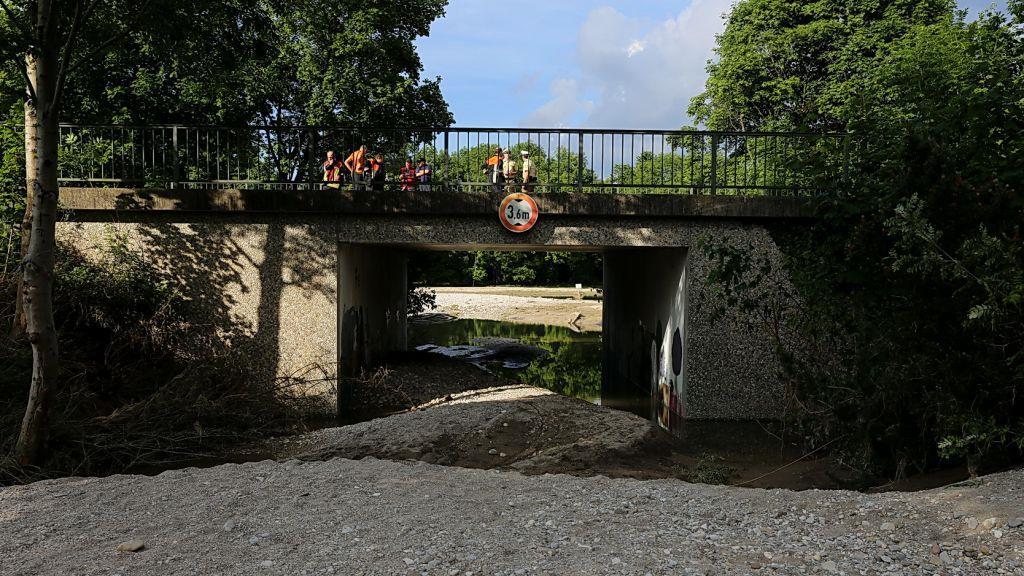 B20: Fahrbahn eingebrochen