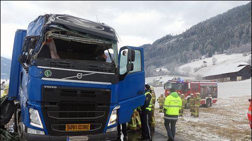 Lkw-Unfall auf B96 in Unterberg
