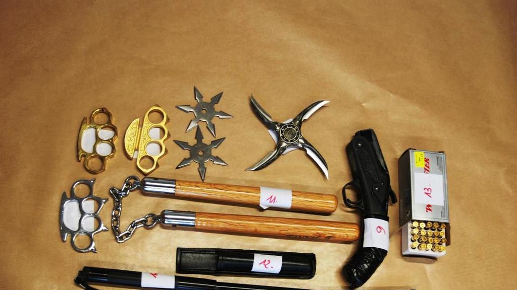 Drogen und Waffen sichergestellt