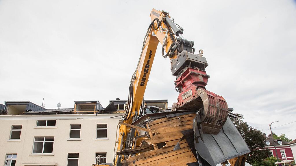 Die veralteten Gebäude werden abgerissen.