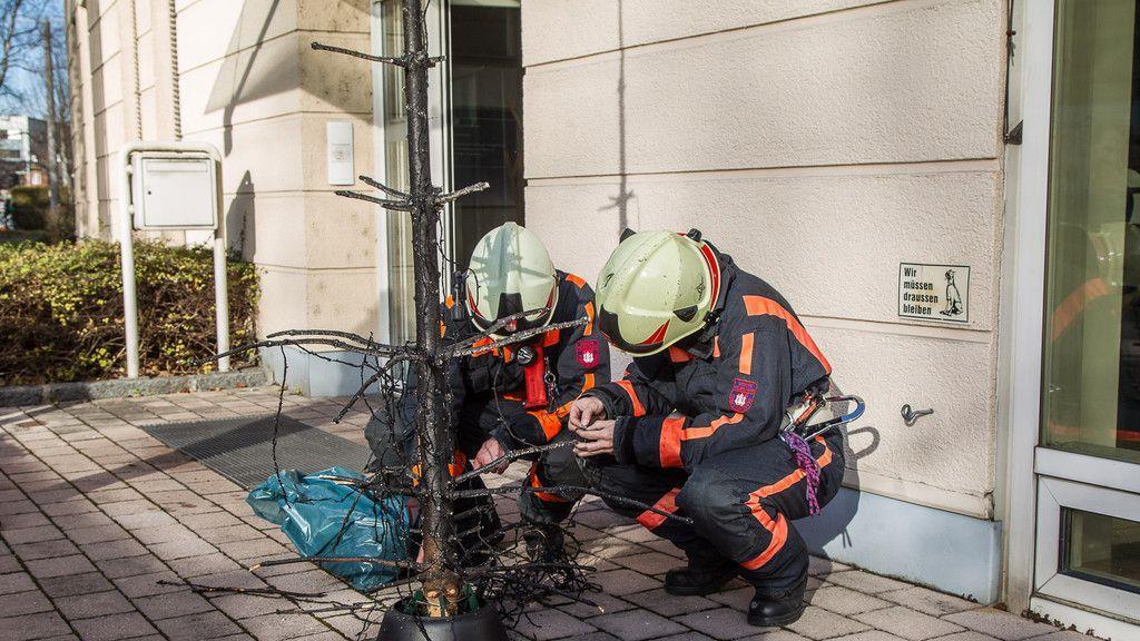 Christbaumbrand im GSWB-Gebäude