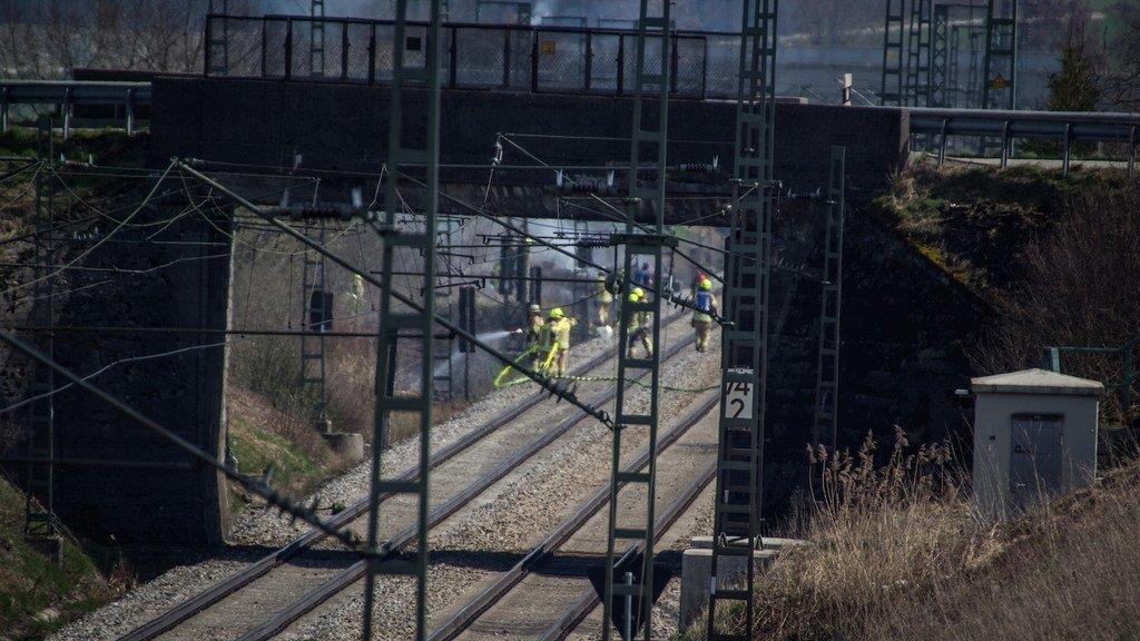 Buschbrände entlang der Zuggleise in Bayern