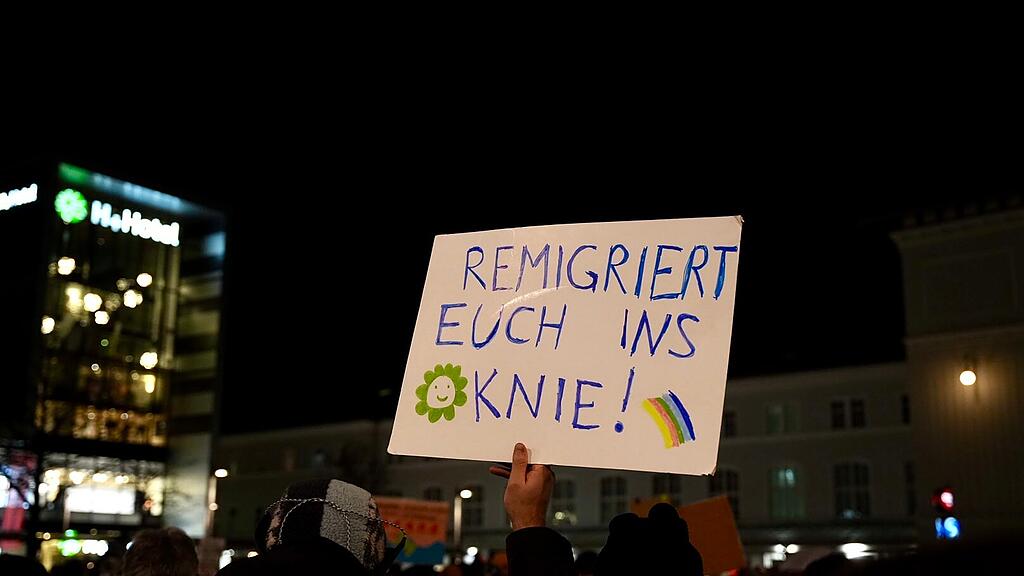 Demo gegen Blau-Schwarz, Salzburg