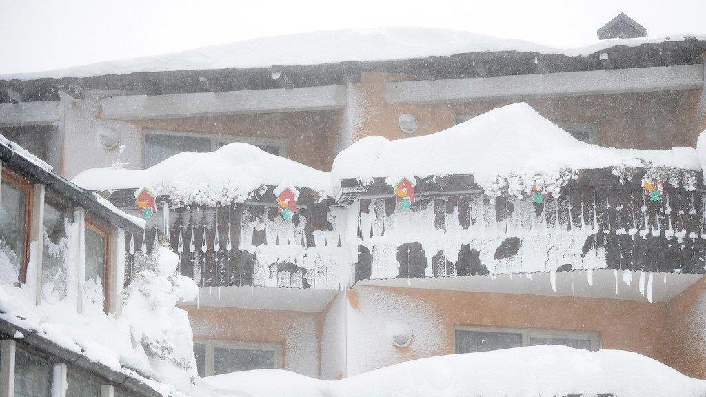 Wintereinbruch in Salzburg - Schnee auf der A10 und am Katschberg