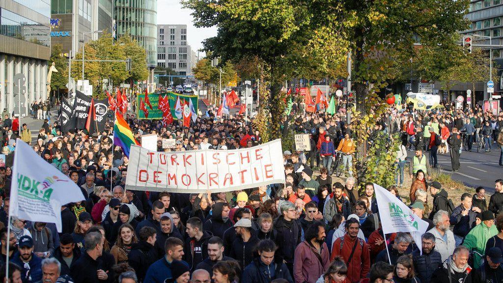 Demos gegen Erdogan in Deutschland