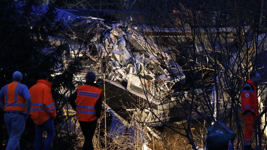 Zugunglück in Bad Aibling: Aufräumarbeiten