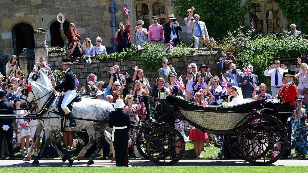 Royale Hochzeit: Schillernde Kutschfahrt durch Windsor