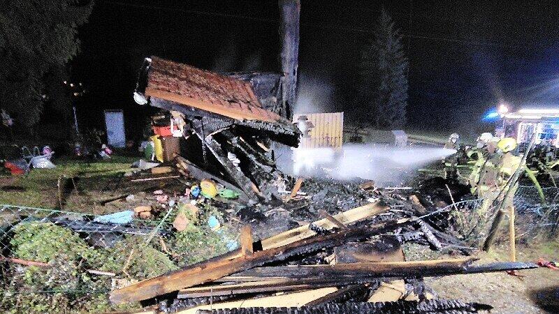 Gartenhütte in Bergheim in Vollbrand