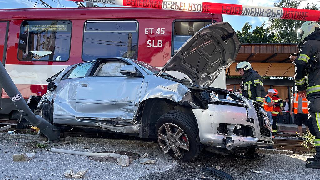 Lokalbahn contra Pkw in Salzburg-Itzling