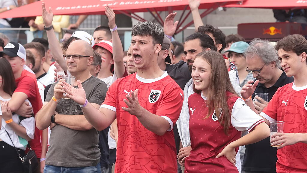 Public Viewing in Salzburg: Österreich vs. Polen