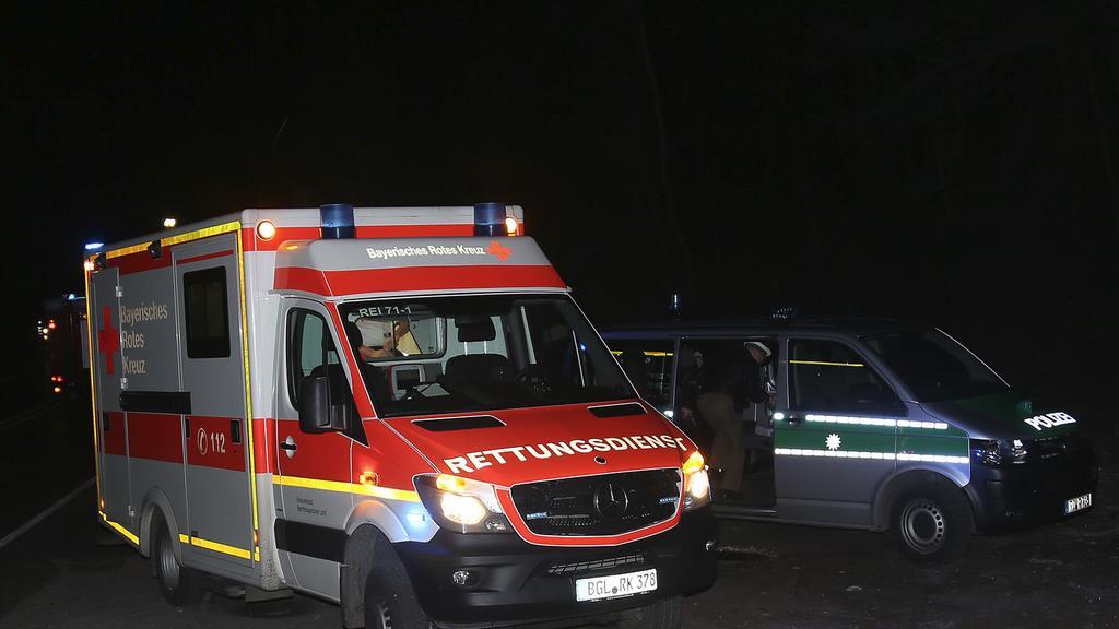 Unfall in Piding: 26-Jähriger überschlägt sich mit Pkw
