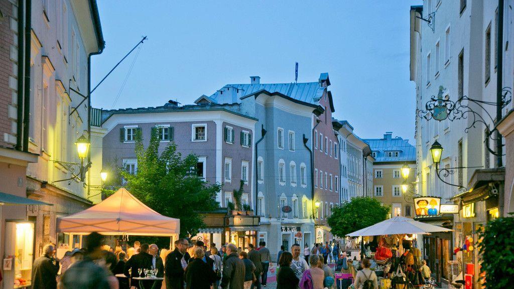 Moonlight Shopping in Hallein