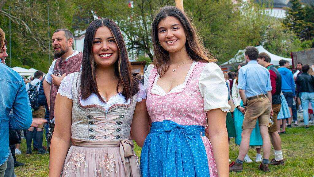 Maibaumaufstellen in Aigen